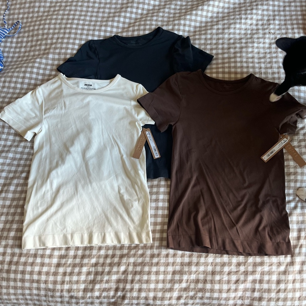 SKIMS Short Sleeve Tees - Black, Cream, Brown